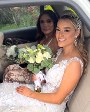Cargar imagen en el visor de la galería, MAQUILLAJE Y PEINADO DE NOVIAS
