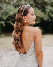 Cargar imagen en el visor de la galería, MAQUILLAJE Y PEINADO DE NOVIAS

