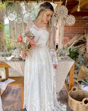 Cargar imagen en el visor de la galería, MAQUILLAJE Y PEINADO DE NOVIAS
