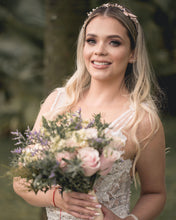Cargar imagen en el visor de la galería, MAQUILLAJE Y PEINADO DE NOVIAS

